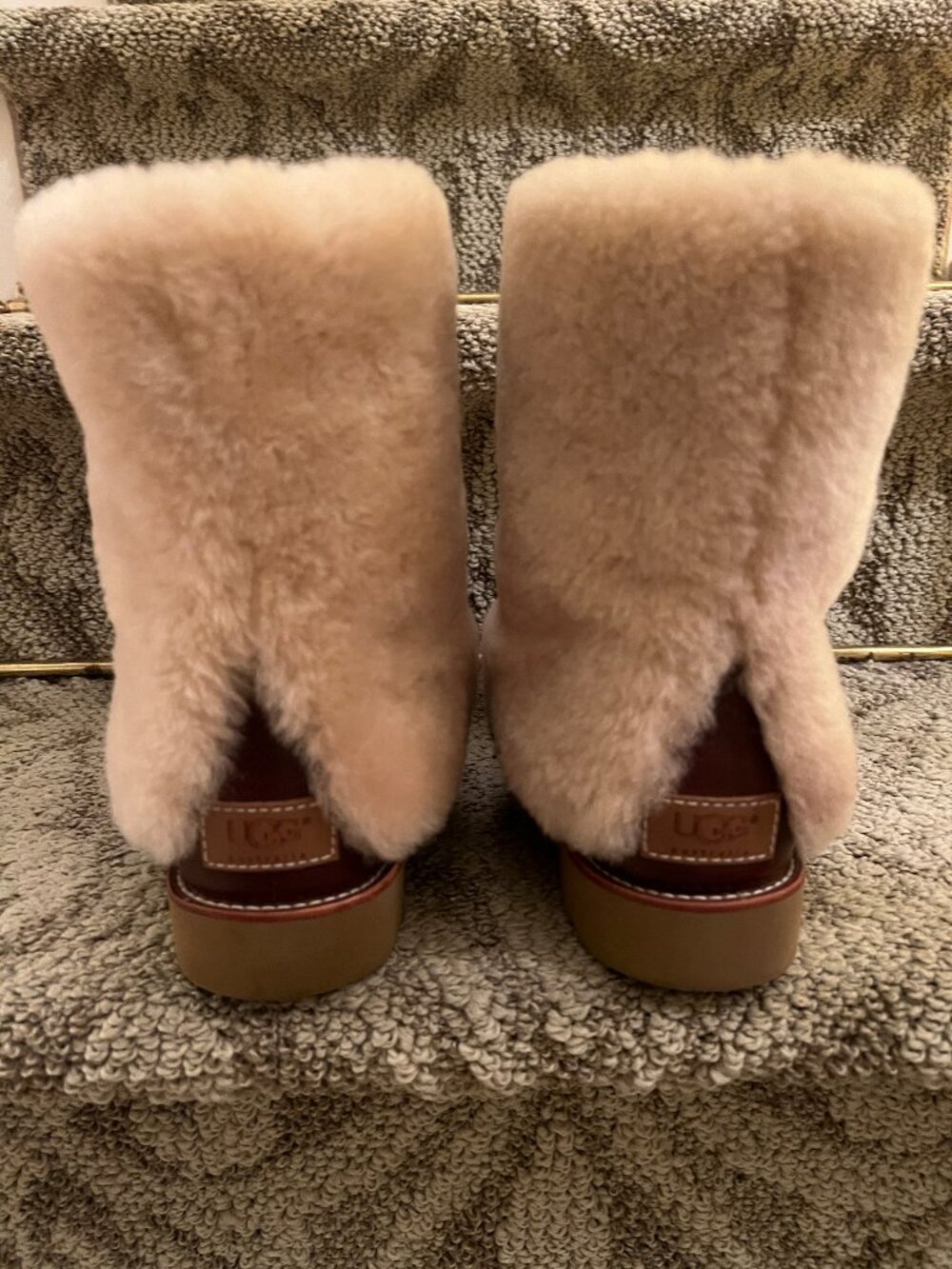 GUC Women's UGG Australia Maylin Sheepskin Boots Chestnut Brown Ivory US Size 9 - Picture 6 of 14